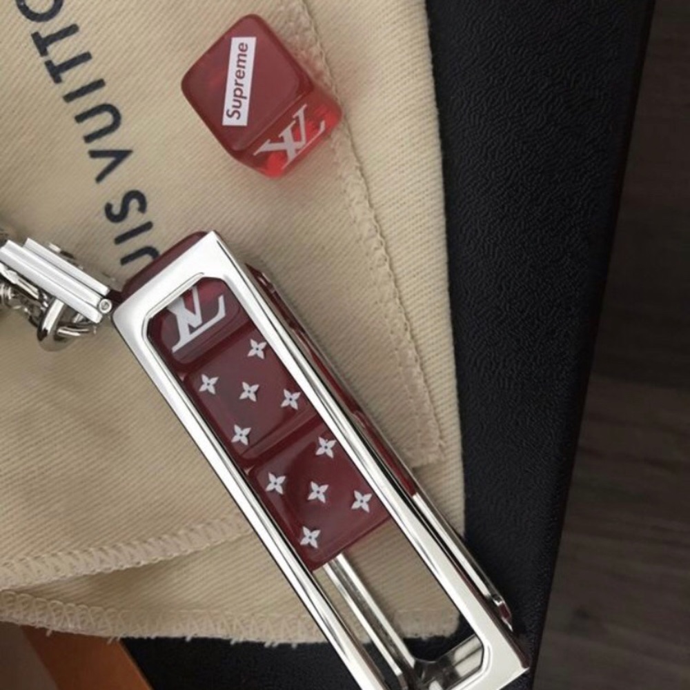 Louis Vuitton X Supreme keychain - Picture 2 of 6